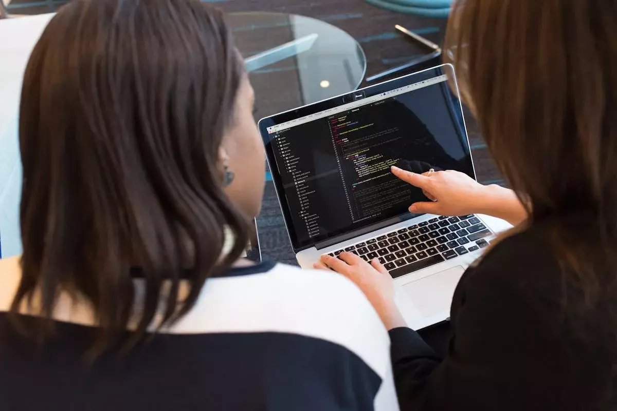 39 Strengths and Weaknesses To Discuss in a Job Interview